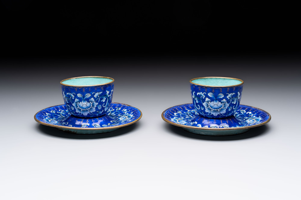 A pair of Chinese Canton enamel 'double happiness 囍' trembleuse cups and saucers, Qianlong/Jiaqing