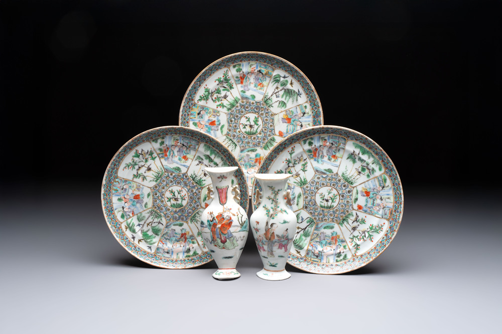 Three Chinese Canton famille verte plates and two famille rose wall pocket vases, 19th C.