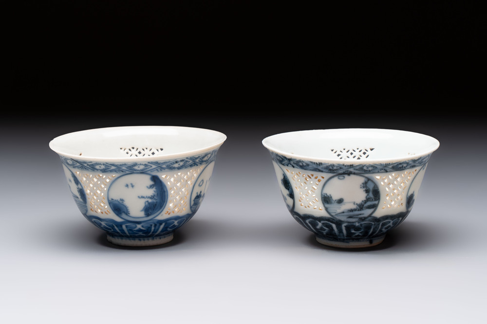 A pair of reticulated Chinese blue and white 'Hatcher Cargo' shipwreck bowls, Transitional period
