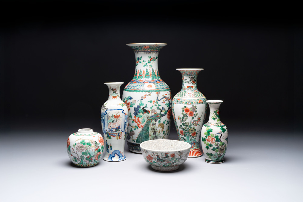 Four Chinese famille verte vases, a jar and a bowl, 19th C.