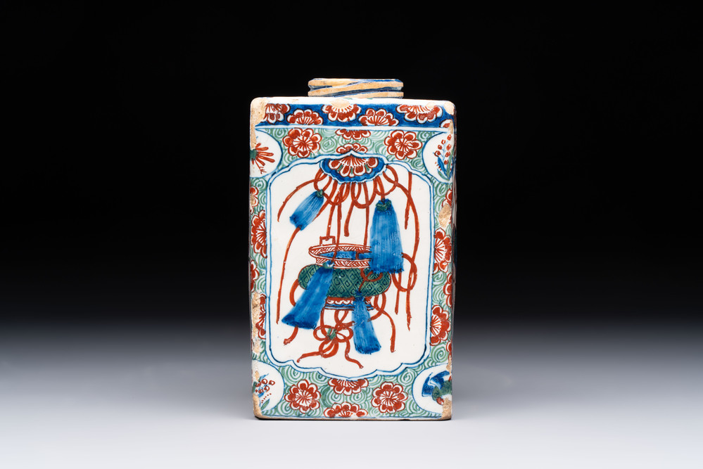 A Dutch Delft cashmere palette tea caddy, early 18th C.