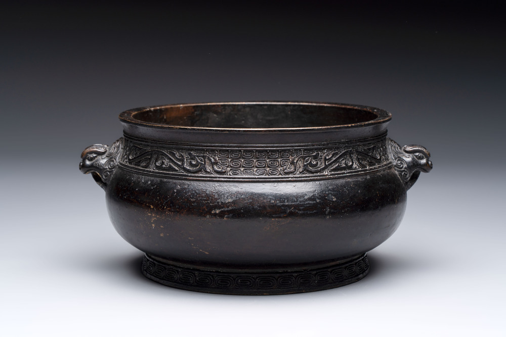 A Chinese bronze censer with 'tianji' handles and kuilong design, Xuande mark, 18/19th C.