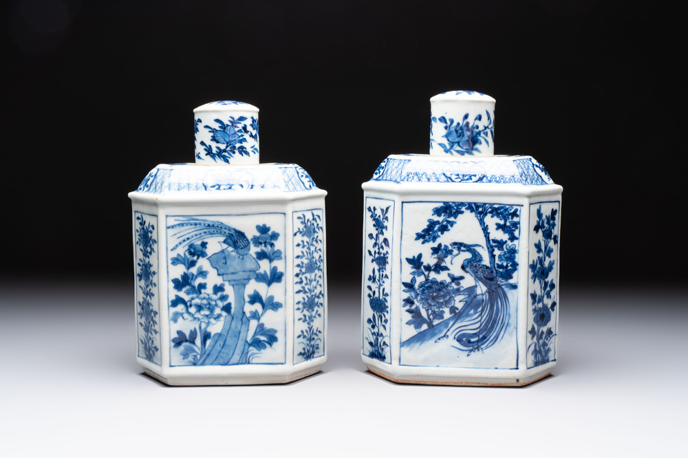 A pair of Chinese blue and white tea caddies and covers, 19th C.