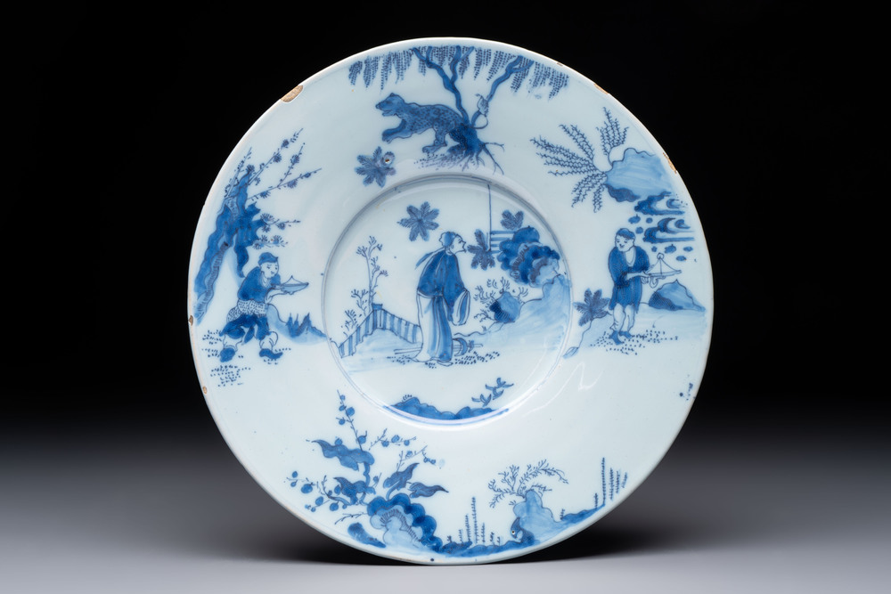 A blue and white Dutch Delft chinoiserie plate, 17th C.