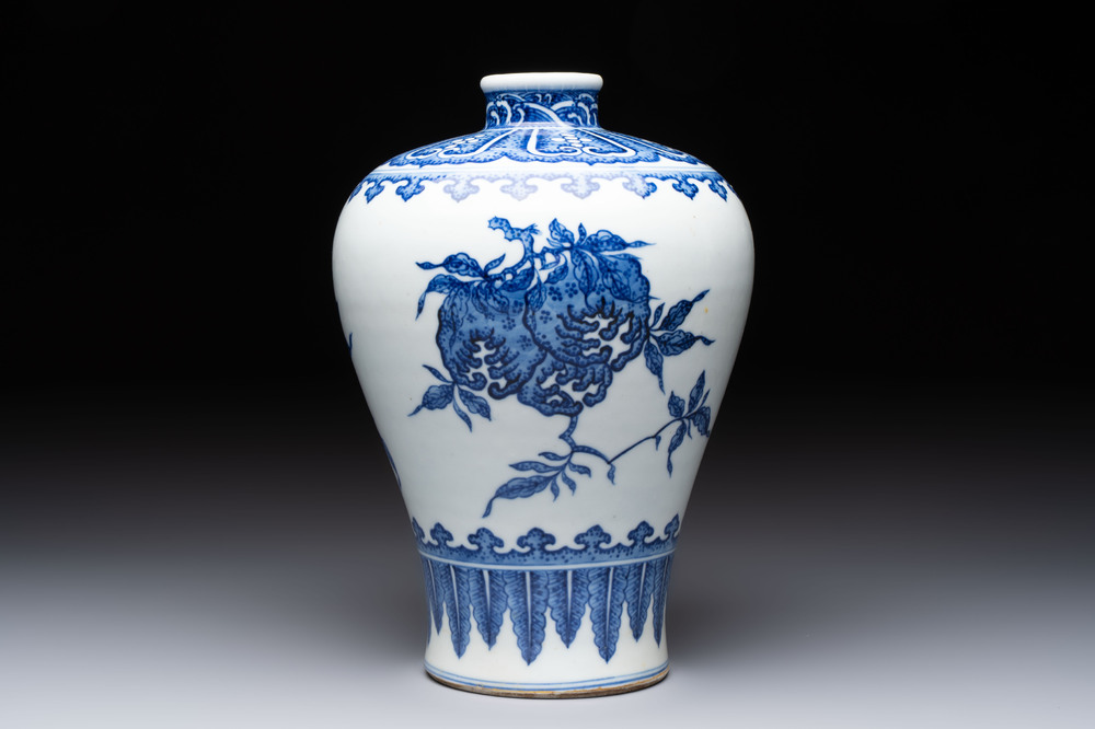 A Chinese blue and white 'sanduo' 'meiping' vase, 18th C.
