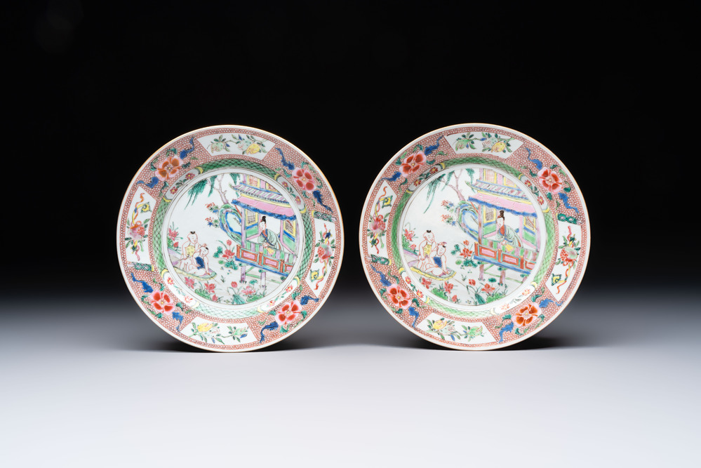 A pair of Chinese famille rose plates with figural design, Yongzheng/Qianlong