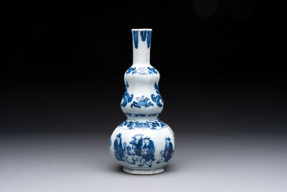 A blue and white Dutch Delft double gourd chinoiserie vase, 17th C.