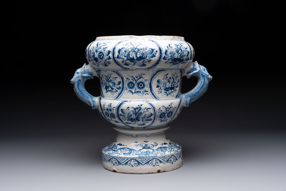 A large blue and white Dutch Delft garden vase with floral design, painter Gatse Sytses for Makkum, 18th C.