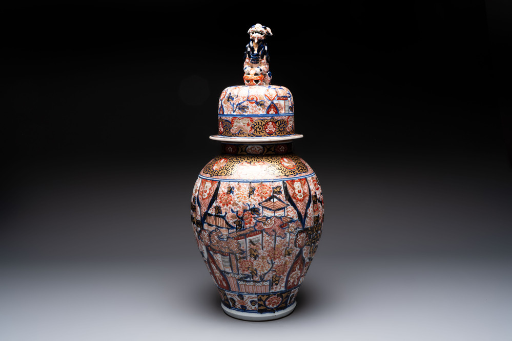 A large Japanese Imari vase and cover, Meiji, 19th C.