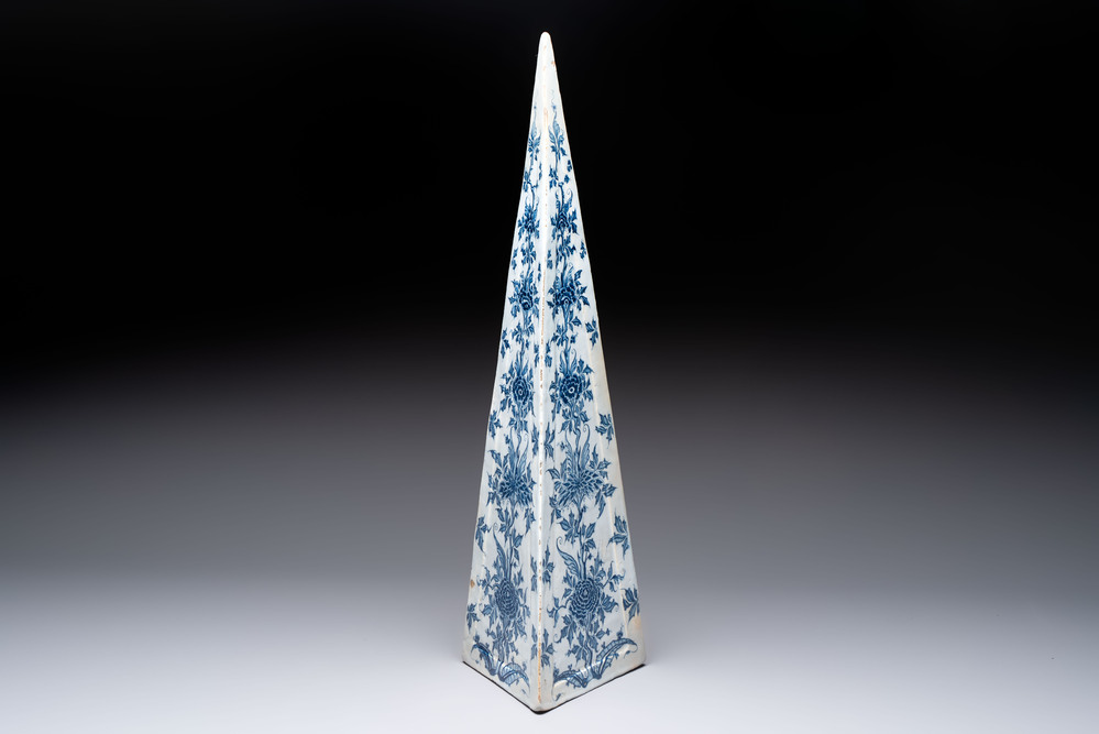A large and unusual blue and white Dutch Delft obelisk, 17/18th C.