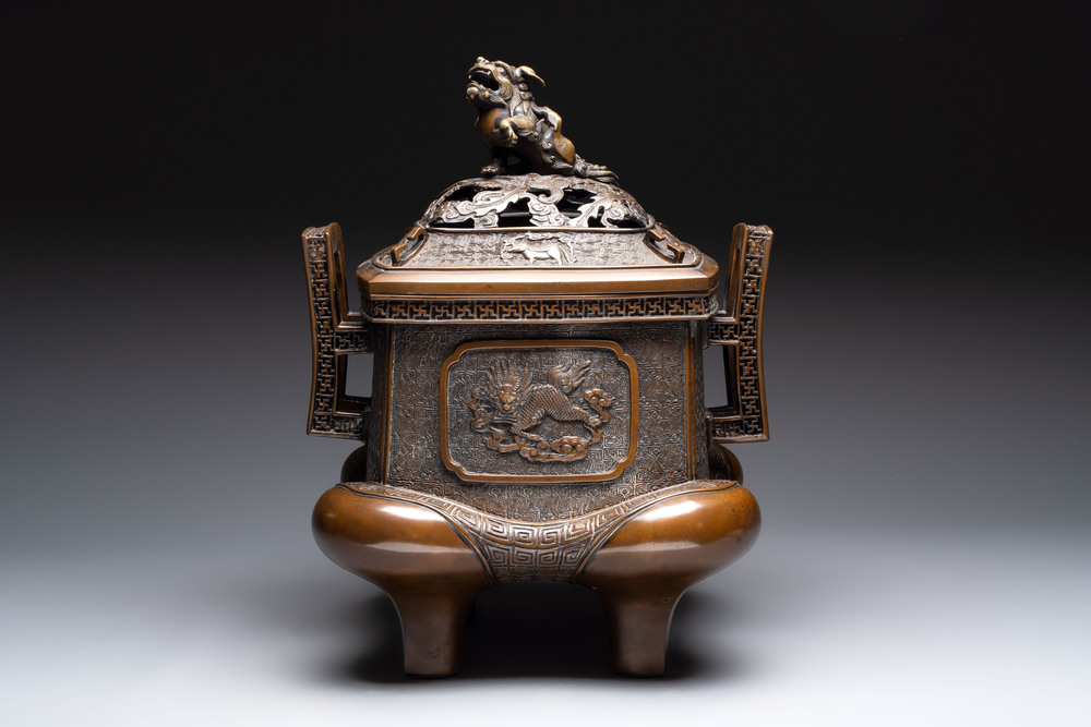 A large Japanese bronze censer and cover, made by Murata Seimin (1761-1837), Edo, early 19th C.
