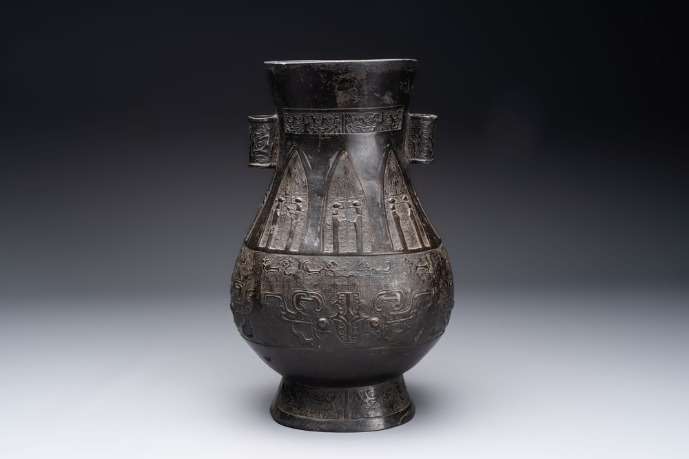 A large Chinese archaistic arrow vase with 'taotie' design, 'touhu 投壺', Yuan/Ming