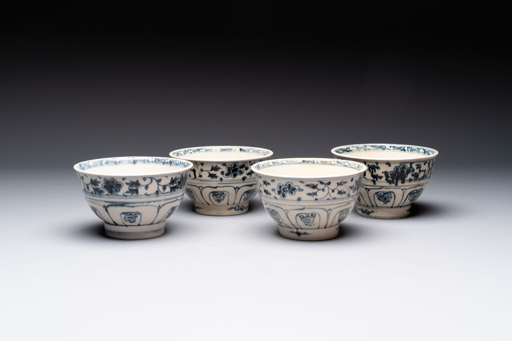 Four Annamese or Vietnamese blue and white bowls with floral design from the Hoi An shipwreck, 15/16th C.