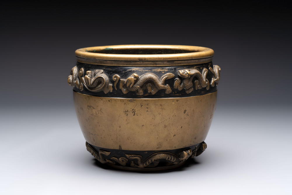 A Chinese bronze cylindrical censer with relief dragon design, Xuande mark, 18/19th C.
