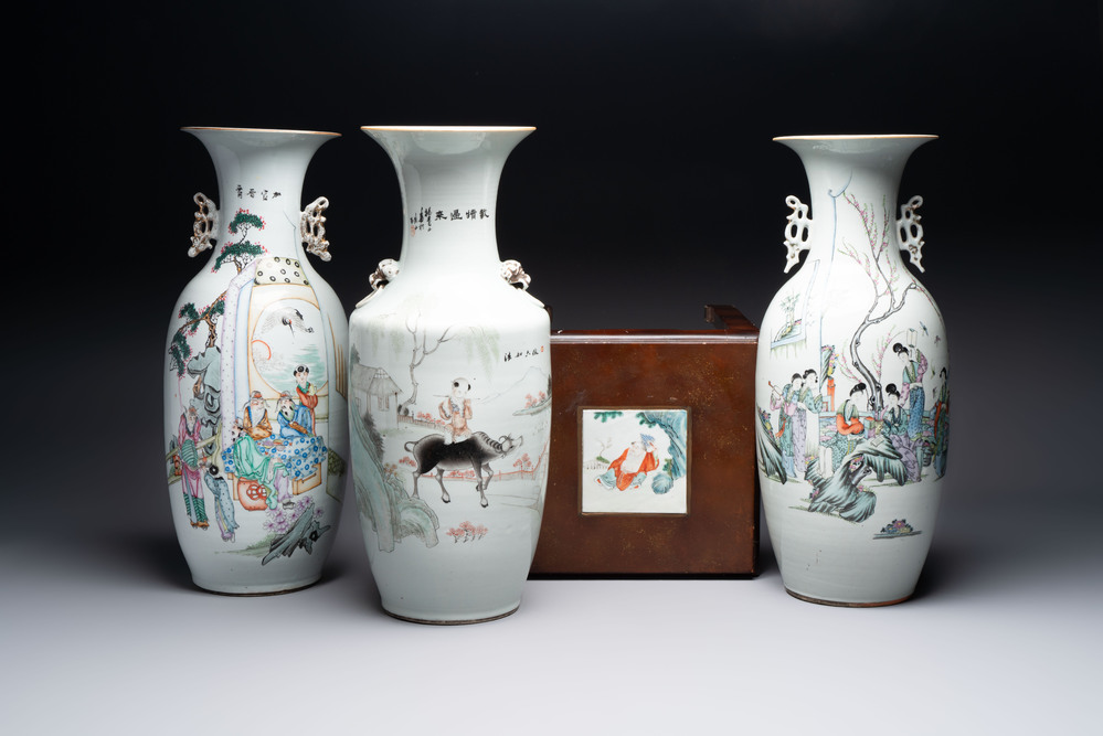 Three Chinese famille rose vases and a plaque-mounted stool, signed Mao Zirong 毛子榮, Yang Qingshan 楊青山 and Liu Jishun 劉吉順, 19/20th C.