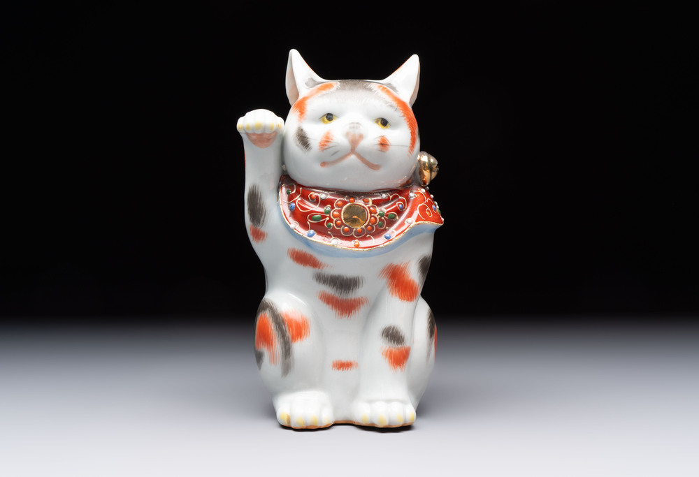 A Japanese Kutani figure of a Maneki-neko Beckoning Cat, 20th C.