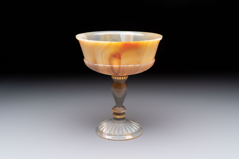An 18kt gold-mounted carved agate goblet, France or Italy, 19/20th C.