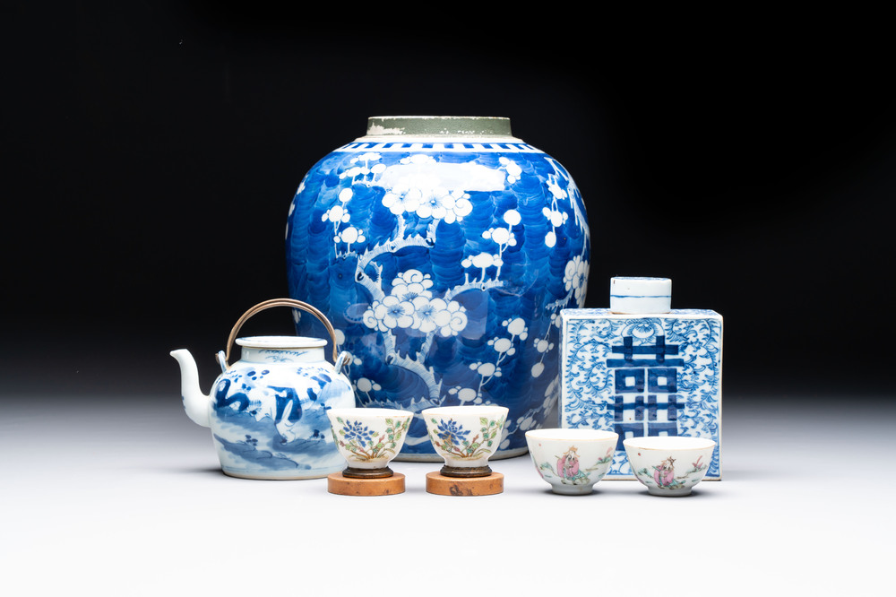 A Chinese blue and white 'prunus on cracked ice' jar, a tea caddy, a covered teapot, and four famille rose cups, 19th C.