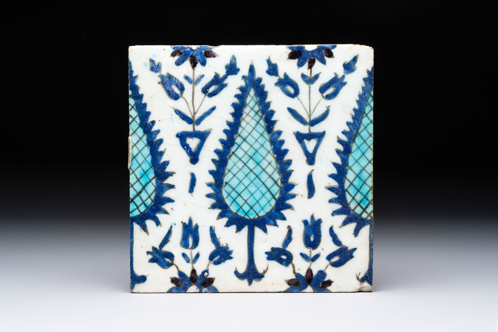 A Damascus pottery tile with stylised floral design, 19th C.