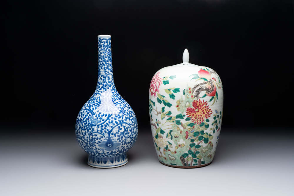 A Chinese blue and white bottle vase and a famille rose 'peaches' jar, 19th C.