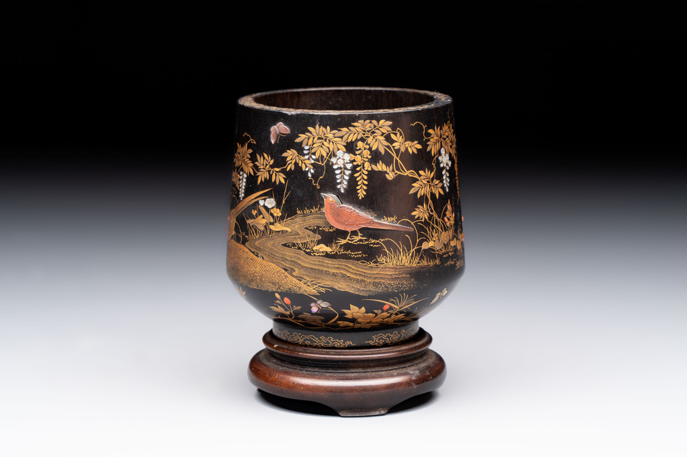 A fine Japanese Shibayama gilt-lacquer zitan cup, signed Dainippon Tokyo Seimusai 生霧齋 mark, Meiji, 19th C.