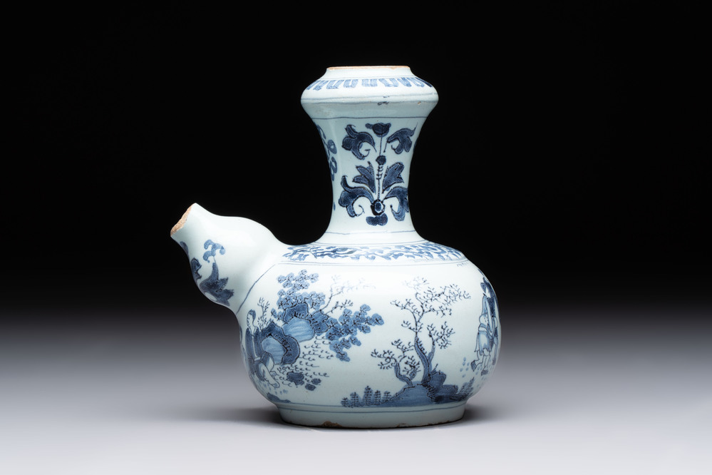 A blue and white Dutch Delft chinoiserie kendi, 17th C.