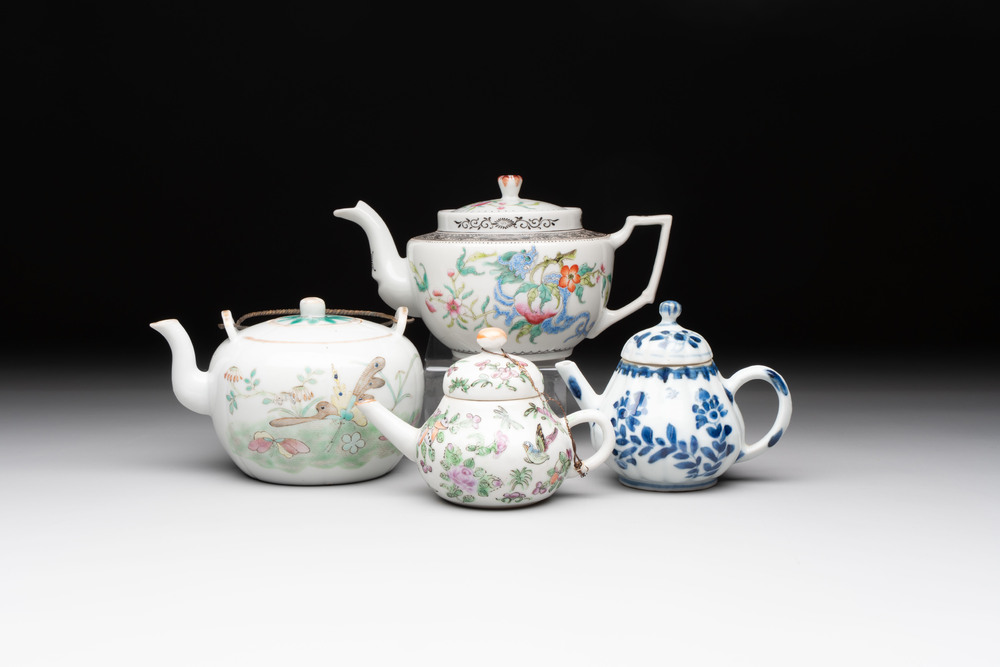 Four Chinese blue, white and famille rose covered teapots, Tongzhi and Hu Mao Ji 胡茂記 mark, Kangxi and later