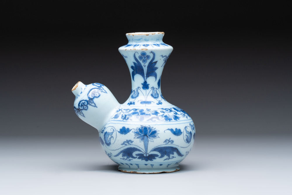 A blue and white Dutch Delft chinoiserie kendi, late 17th C.