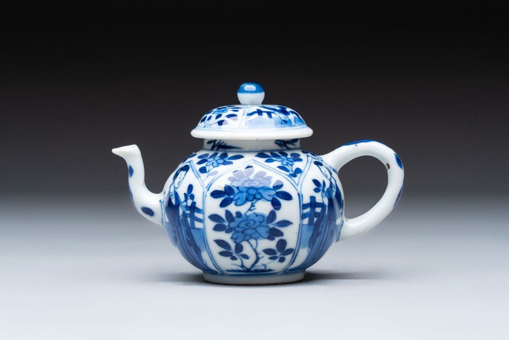 A small Chinese blue and white 'Long Eliza' teapot and cover, jade mark, Kangxi