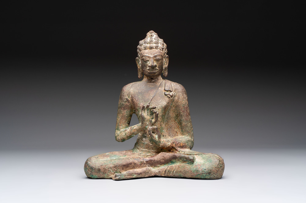 A rare Thai bronze Buddha Shakyamuni, Mon-Dvaravati period, 8/9th C.