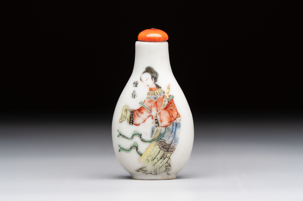 A Chinese famille rose 'Jin Ling Shi Er Chai 金陵十二釵' snuff bottle, 19th C.