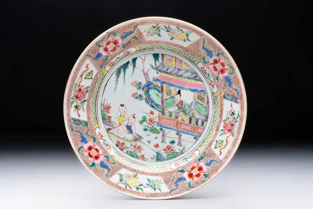A Chinese famille rose plate with figural design, Yongzheng/Qianlong