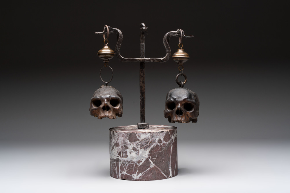 An Italian 'vanitas' or 'memento mori' composition with skulls and forged iron mount, 18/19th C.
