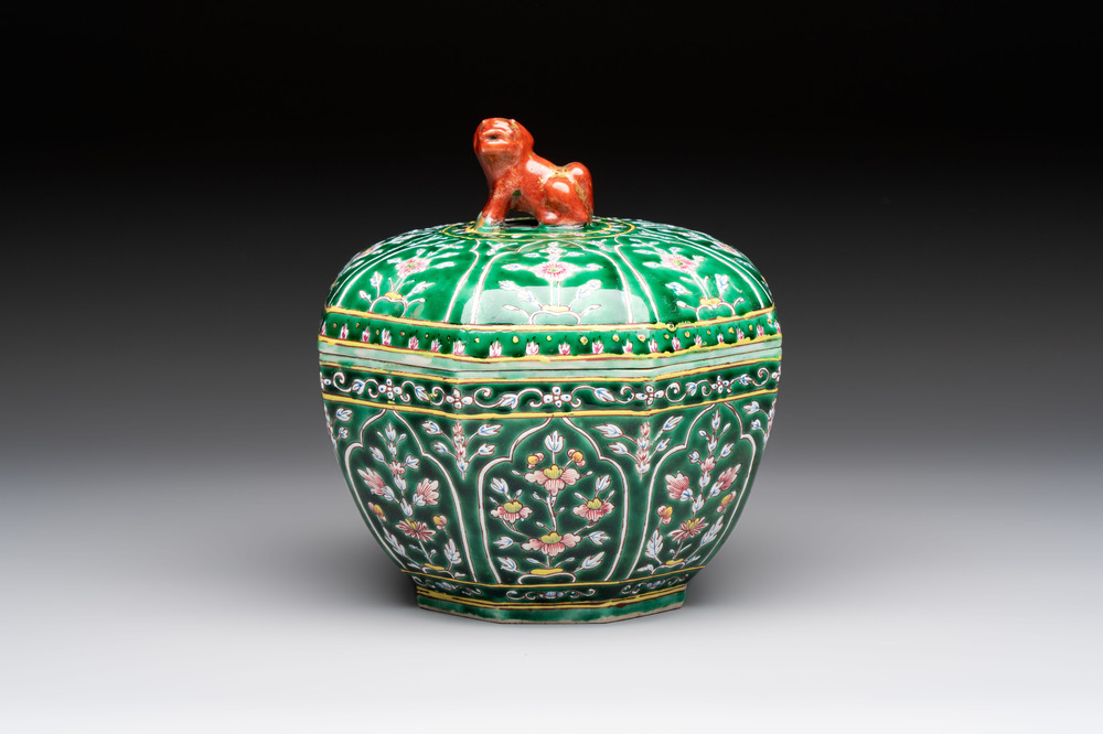 A Chinese Bencharong bowl and cover for the Thai market, 19th C.