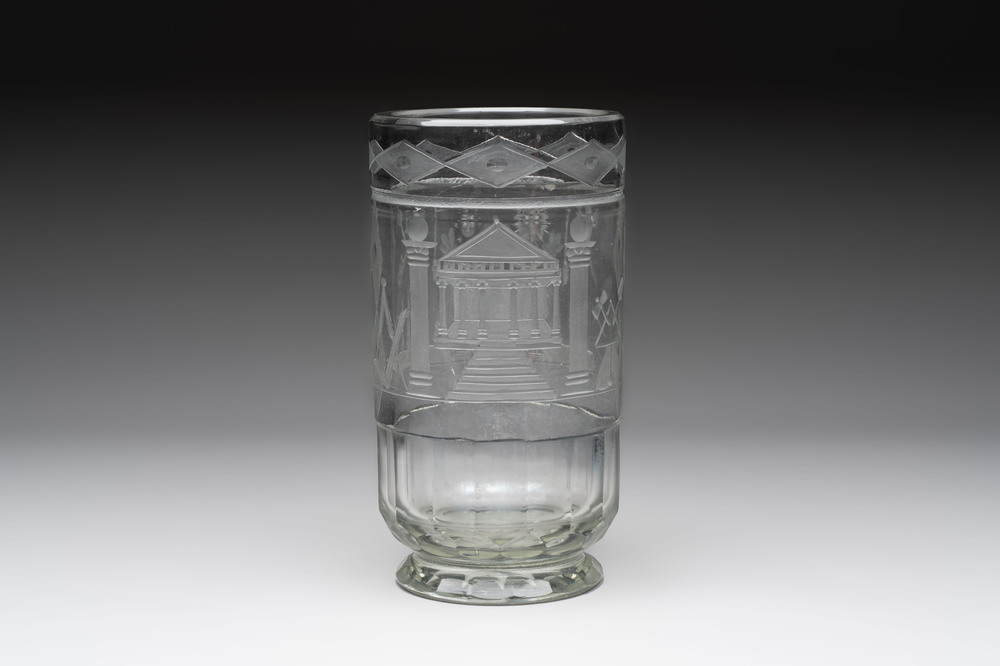 An engraved 'masonic' glass vase, freemasonry, 19/20th C.