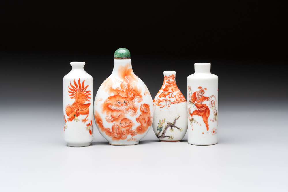 Four Chinese famille rose and iron-red snuff bottles, Tongzhi mark and signed Shen Huanwen 沈煥文, 19/20th C. and one dated 1929