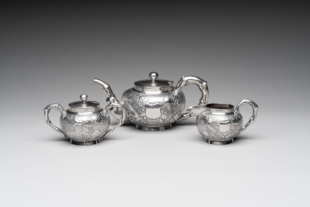 A Chinese silver three-piece tea service, marked Ye Li 業利, Canton, 19/20th C.
