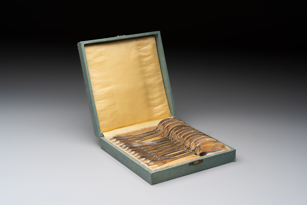 A set of 12 silver teaspoons, 800/000, 20th C.
