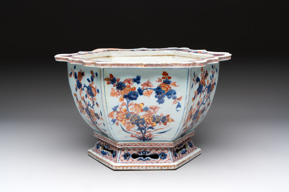 A Chinese Imari-style hexagonal jardini&egrave;re with floral design, Qianlong