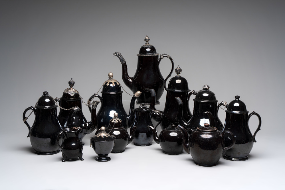 13 various Namur black-glazed pottery wares, 18th C.