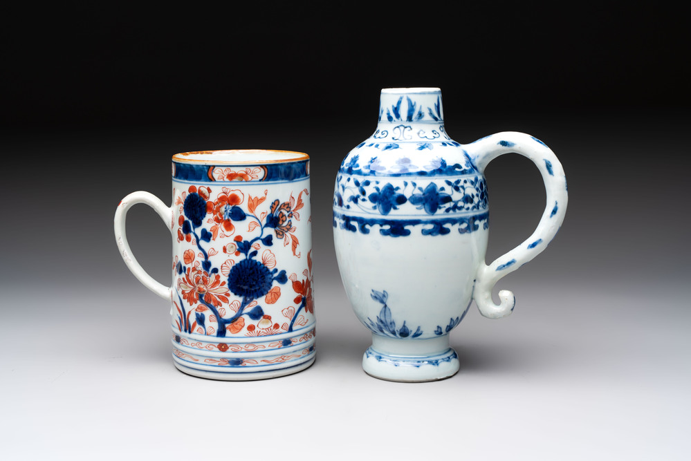 A Chinese blue and white jug and an Imari-style tankard, Transitional period/Kangxi
