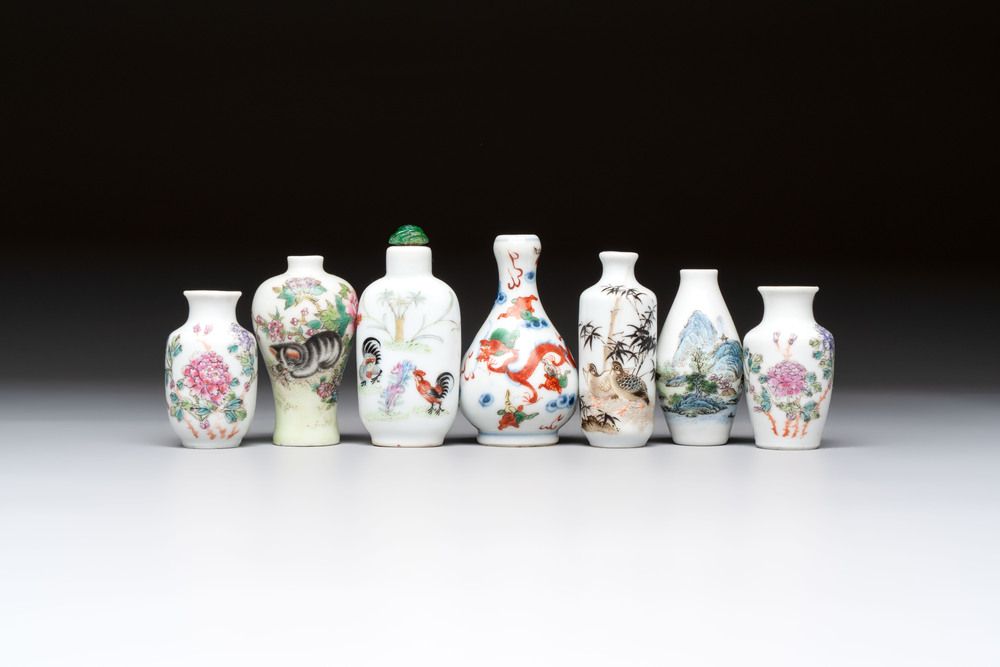 A Chinese wucai and two famille rose miniature vases and four famille rose snuff bottles, Wanli, Qianlong and Shen De Tang 慎德堂 marks, 19/20th C.