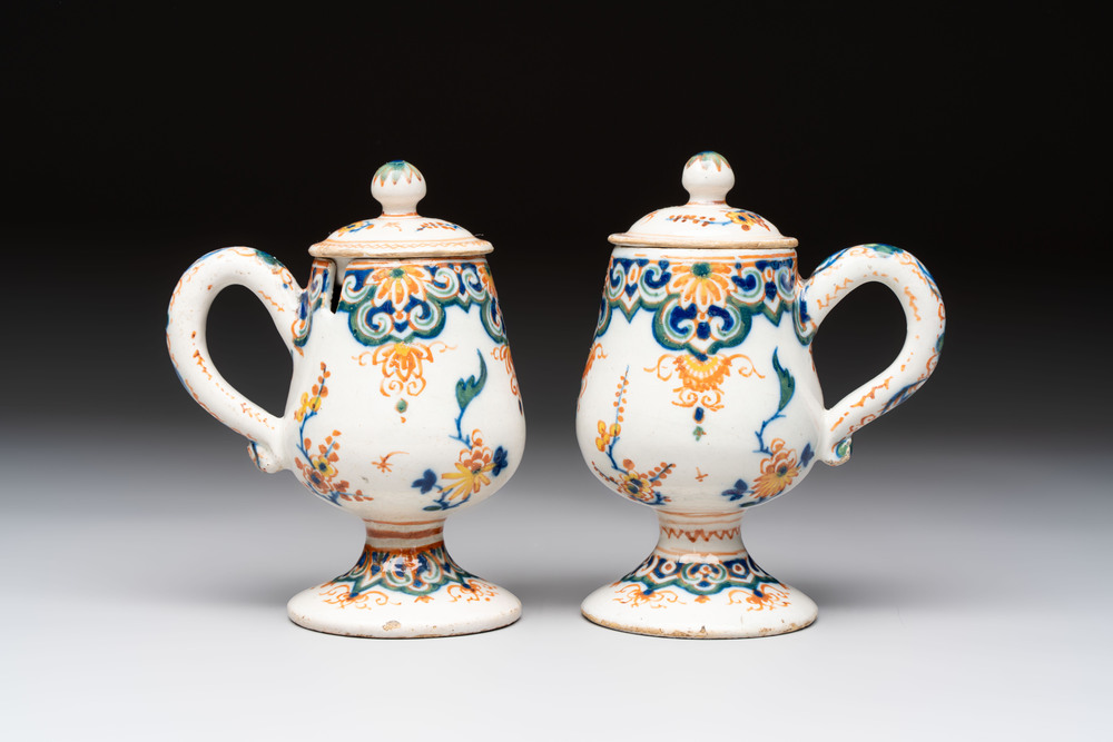 A pair of polychrome Dutch Delft mustard jars and covers, 18th C.