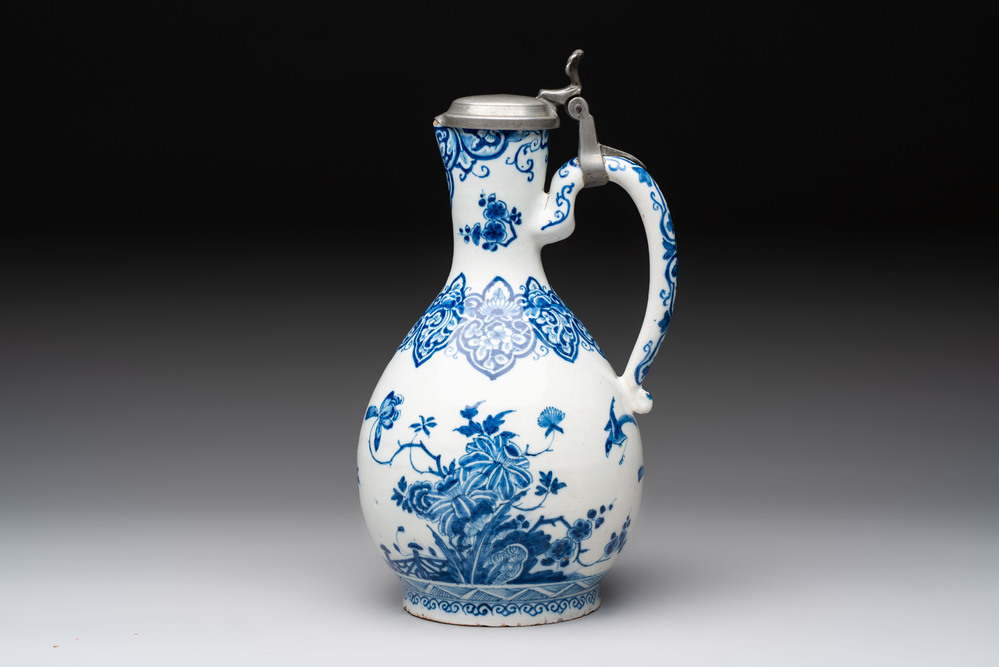 A fine blue and white Dutch Delft jug with pewter cover, early 18th C.