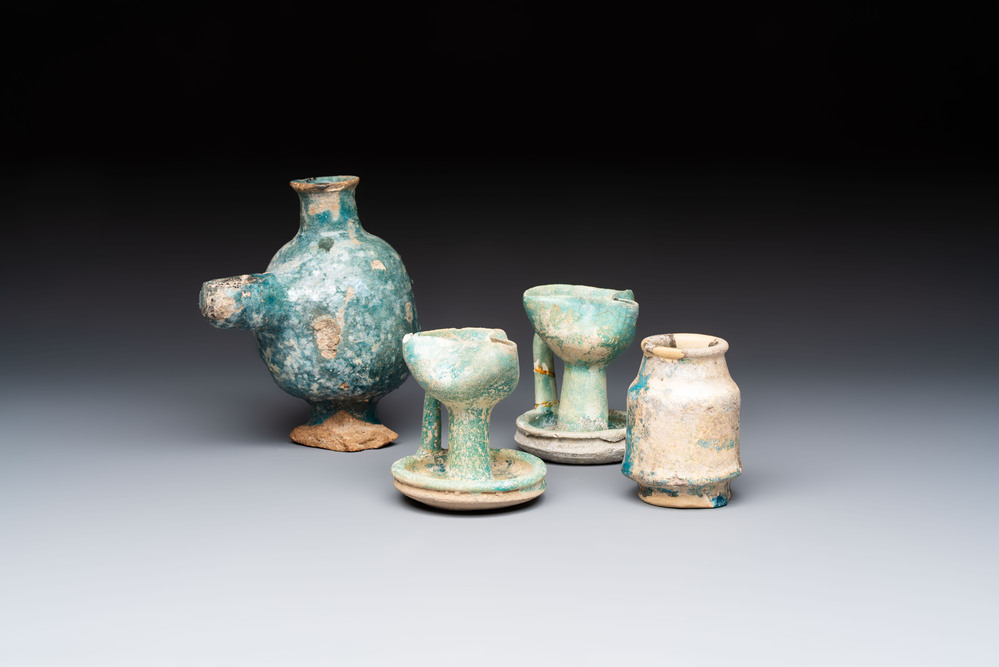 A small turquoise-glazed albarello and three oil lamps, Iran or Syria, 12/13th C.
