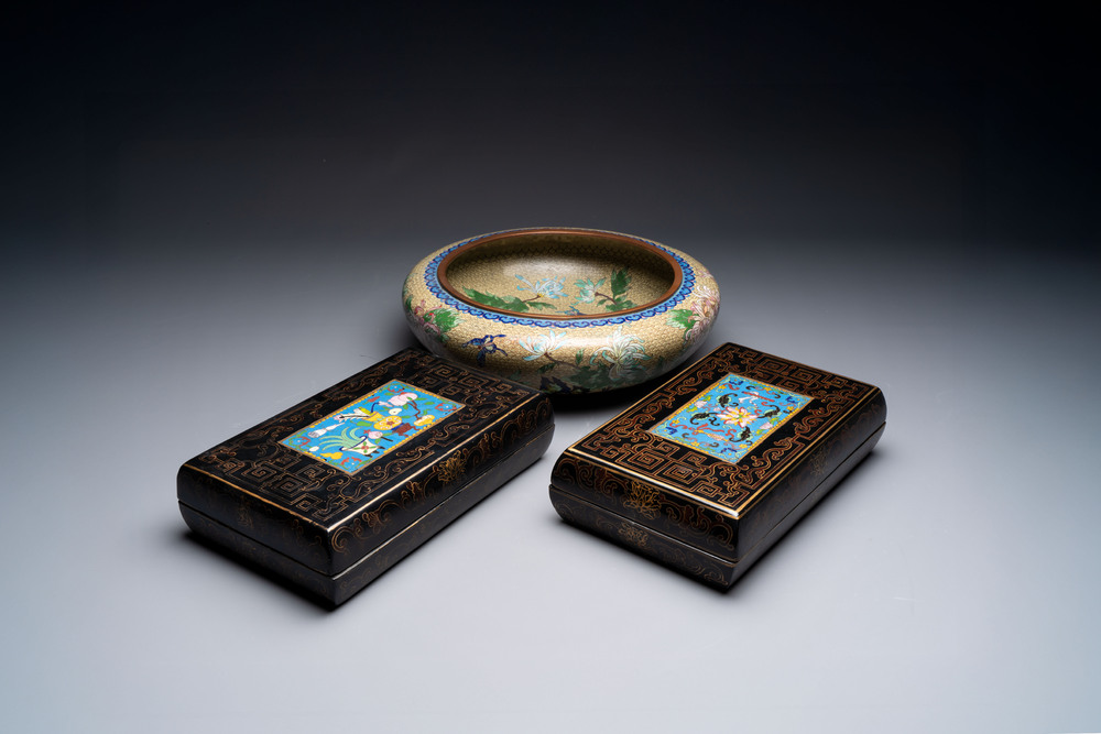 A large Chinese cloisonn&eacute; brush washer and a pair of gilt-lacquered covered boxes with cloisonn&eacute; plaques, 20th C.