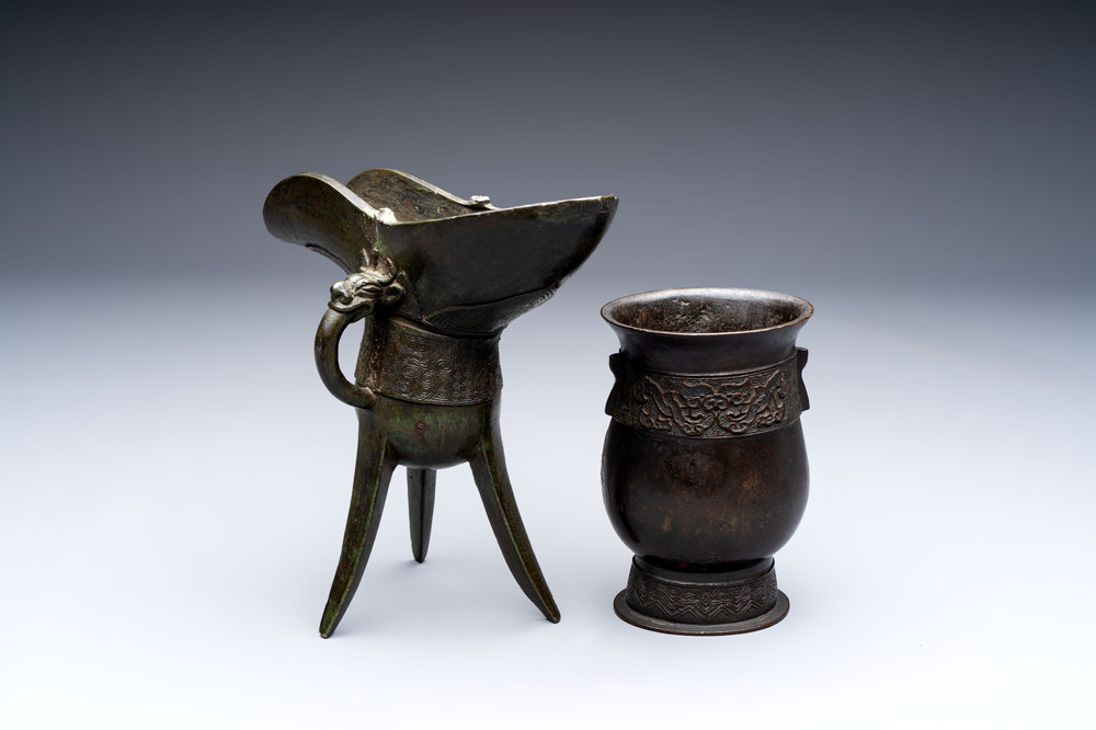 Two Chinese archaistic bronze ritual wine vessels, 'jue 爵' and 'zhi 觶', Ming