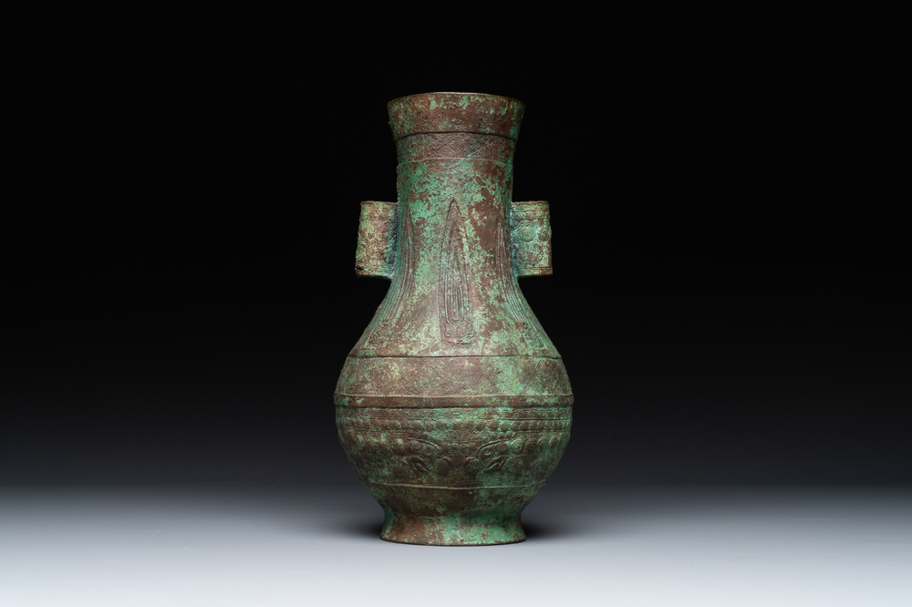 A large bronze arrow vase, 'touhu 投壺', Song/Yuan