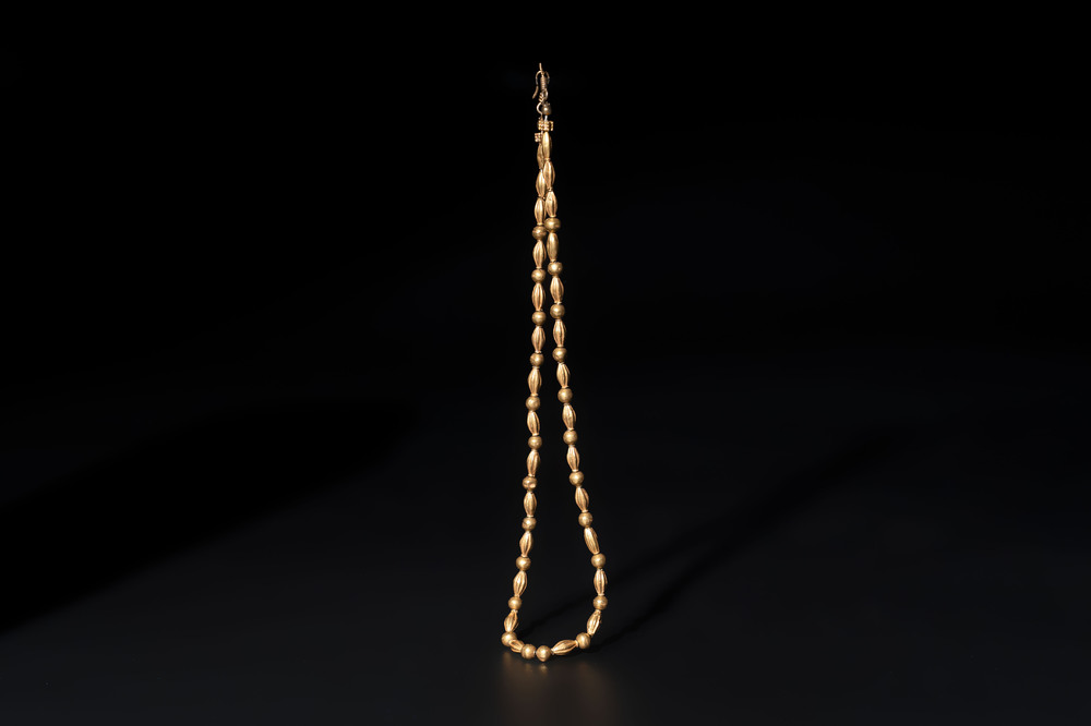 A Chinese gold necklace, Ming