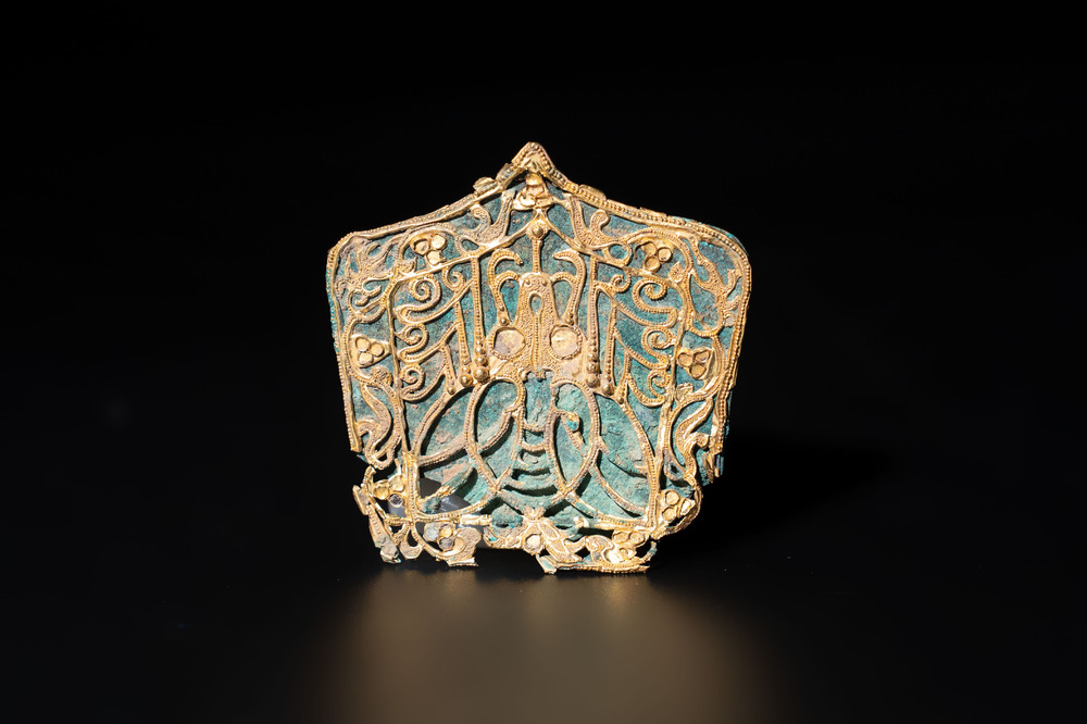 A fine Chinese gold and bronze plaque from a hat ornament, Wei/Jin